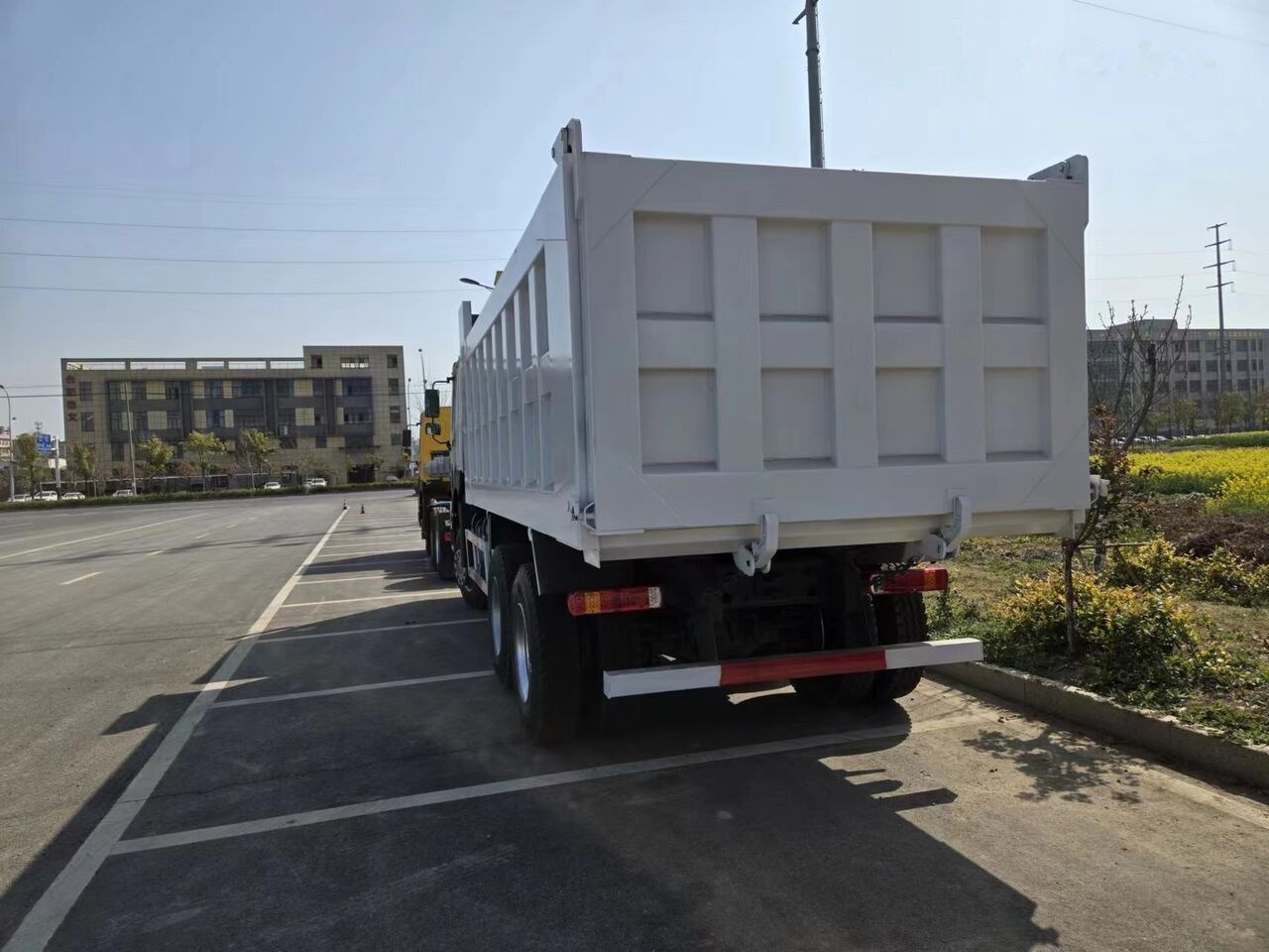 Sinotruk HOWO 6*4 Dump truck - Camion benne: photos 5 Sinotruk HOWO 6*4 Dump truck - Camion benne: photos 5