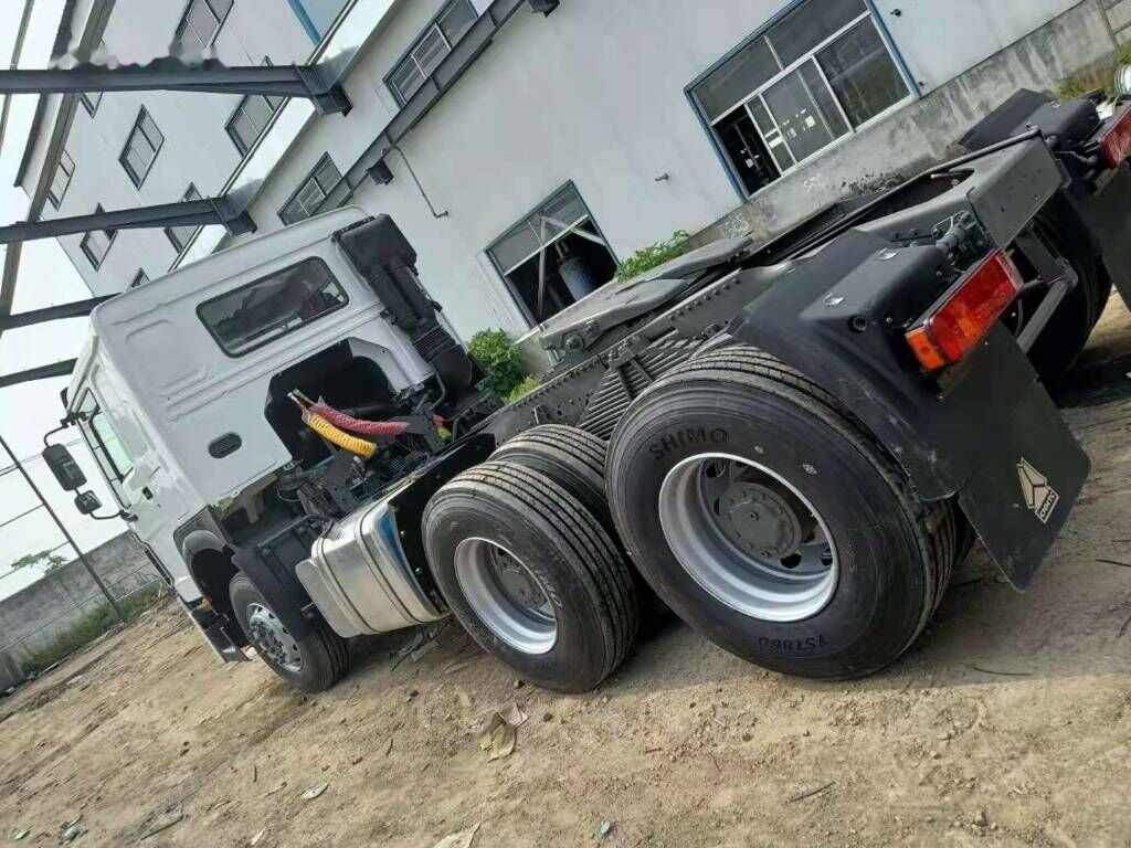 Sinotruk HOWO 6*4 Tractor - Camion porte-conteneur/ Caisse mobile: photos 2 Sinotruk HOWO 6*4 Tractor - Camion porte-conteneur/ Caisse mobile: photos 2