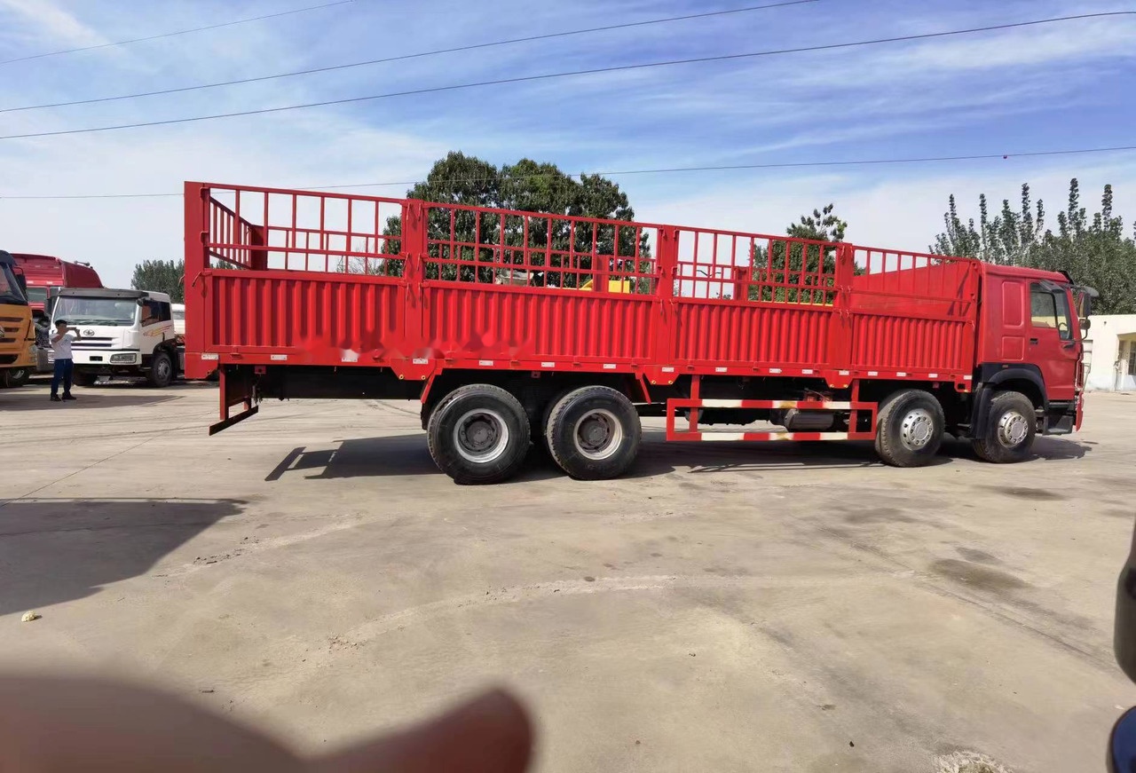 Sinotruk HOWO 8*4 Fence Truck - Mini tombereau: photos 5 Sinotruk HOWO 8*4 Fence Truck - Mini tombereau: photos 5