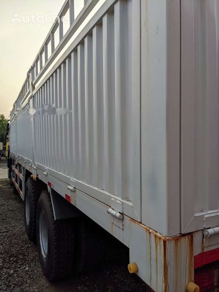 Sinotruk HOWO 8*4 Fence Truck - Camion plateau: photos 5 Sinotruk HOWO 8*4 Fence Truck - Camion plateau: photos 5