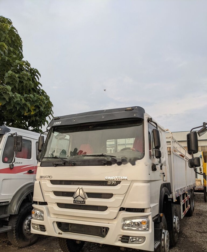 Sinotruk HOWO 8*4 Fence Truck - Camion plateau: photos 2 Sinotruk HOWO 8*4 Fence Truck - Camion plateau: photos 2