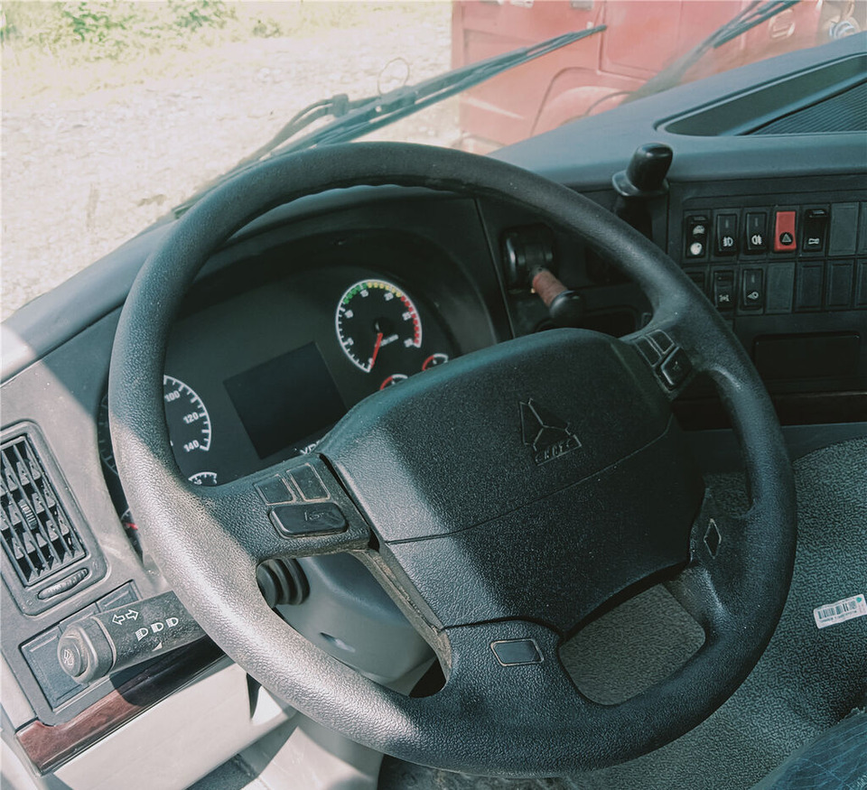 Howo 420hp 6x4 - Tracteur routier: photos 5 Howo 420hp 6x4 - Tracteur routier: photos 5