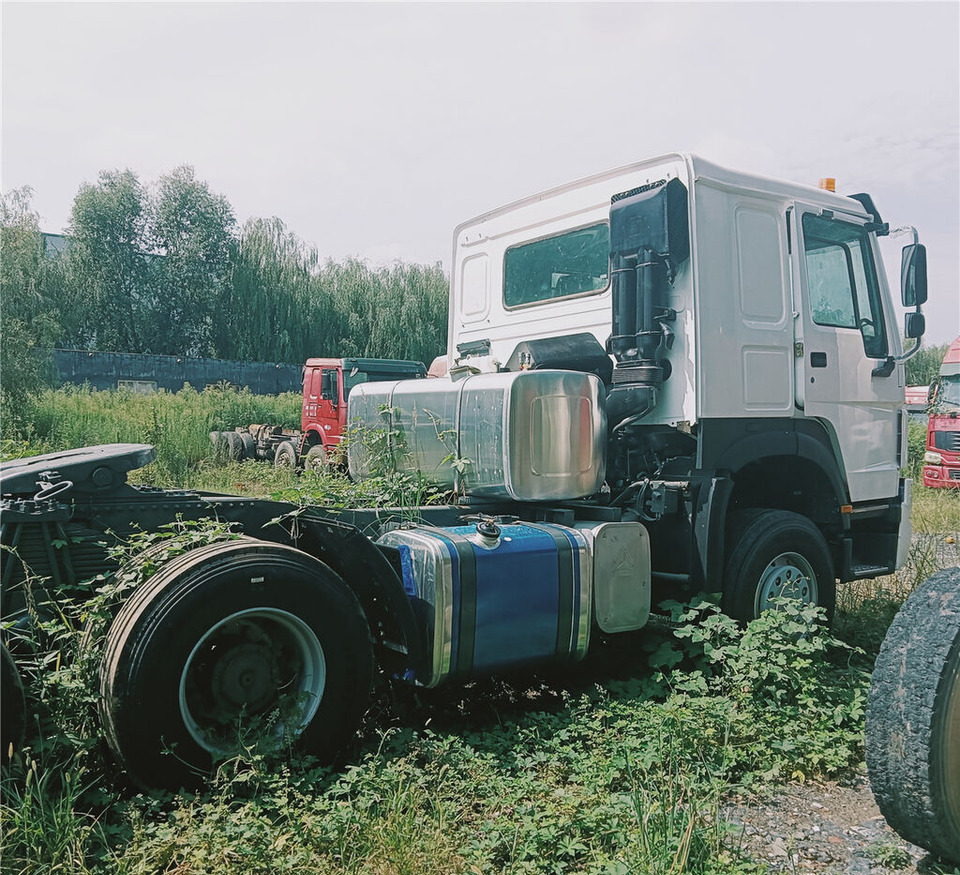 Howo 420hp 6x4 - Tracteur routier: photos 3 Howo 420hp 6x4 - Tracteur routier: photos 3