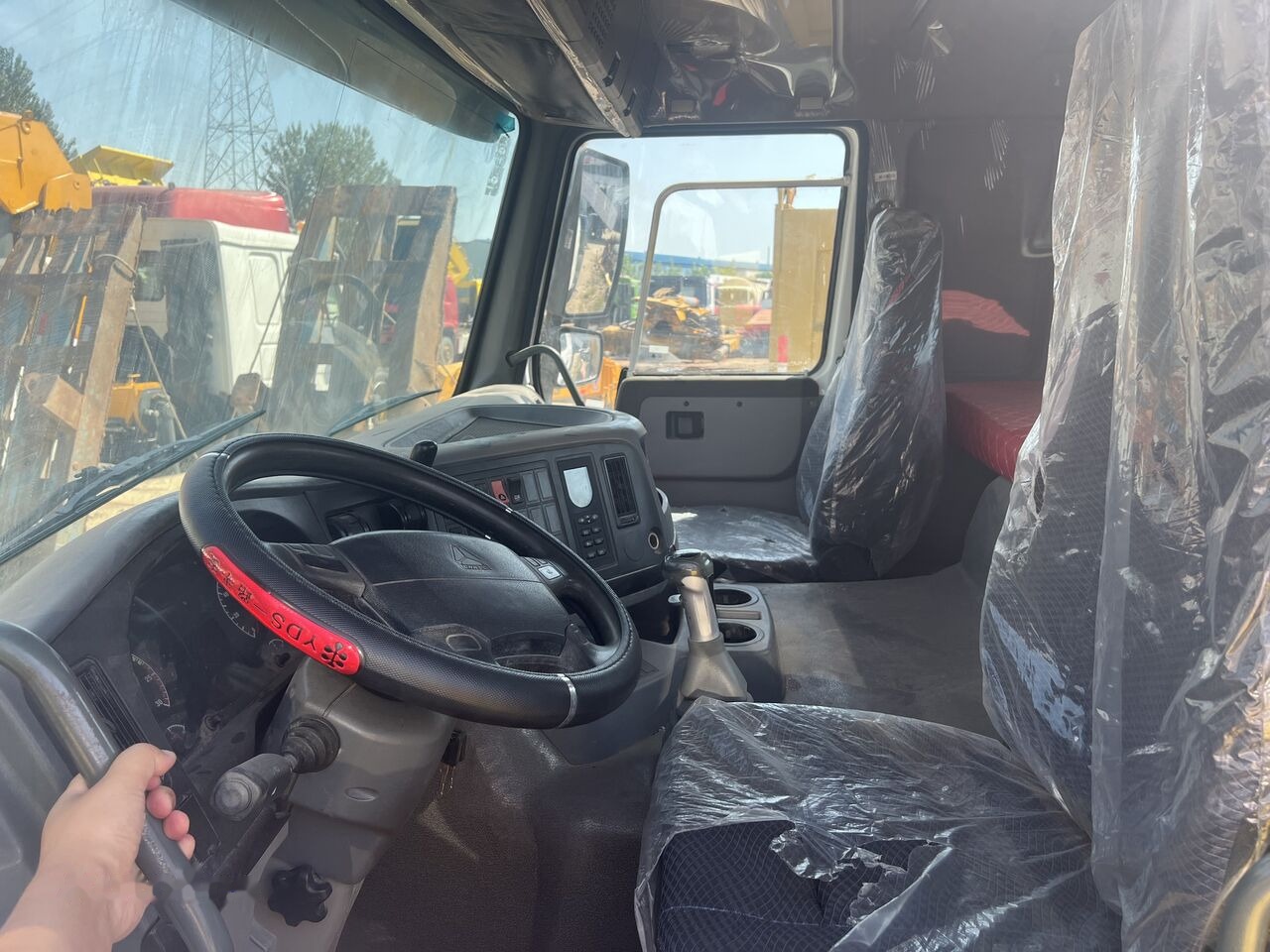 Howo 6x4 - Tracteur routier: photos 3 Howo 6x4 - Tracteur routier: photos 3