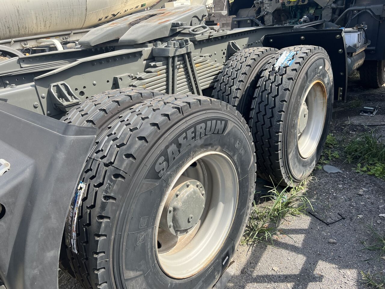 Sinotruk HOWO 420HP 6X4 Tractor - Tracteur routier: photos 2 Sinotruk HOWO 420HP 6X4 Tractor - Tracteur routier: photos 2