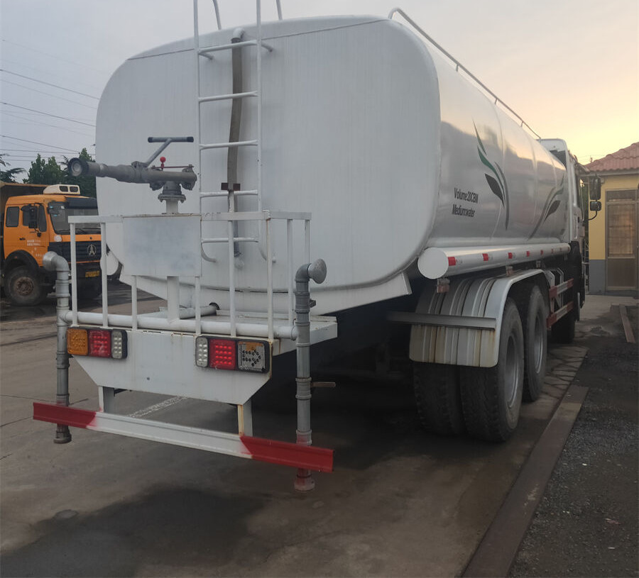 HOWO - Véhicule de voirie/ Spécial: photos 3 HOWO - Véhicule de voirie/ Spécial: photos 3