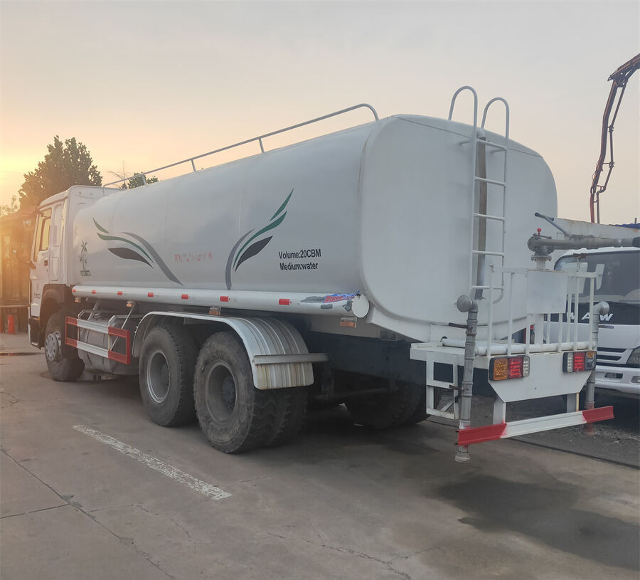 HOWO - Véhicule de voirie/ Spécial: photos 5 HOWO - Véhicule de voirie/ Spécial: photos 5