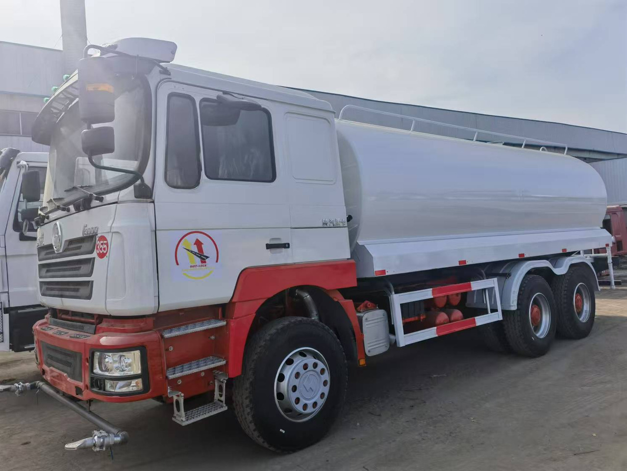 Shacman F3000 6*4 Sprinkler truck(Right rudder) - Véhicule de voirie/ Spécial: photos 1 Shacman F3000 6*4 Sprinkler truck(Right rudder) - Véhicule de voirie/ Spécial: photos 1