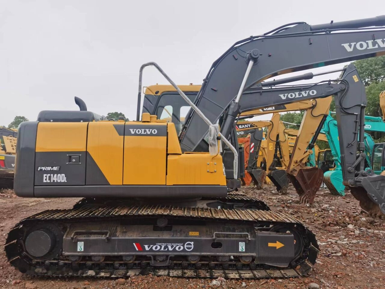 Volvo EC140DL - Pelle sur chenille: photos 2 Volvo EC140DL - Pelle sur chenille: photos 2