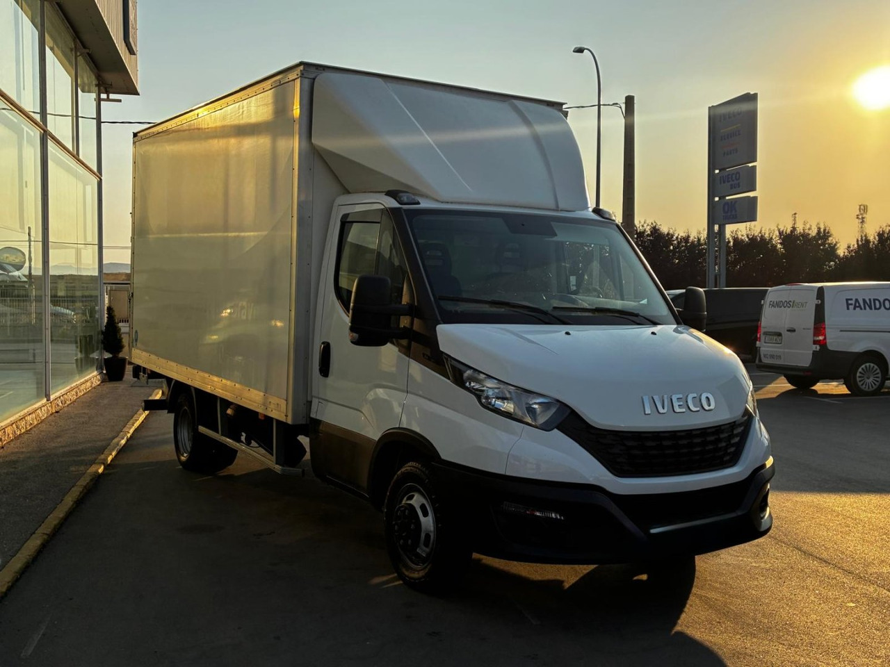Caja cerrada IVECO 35C16 3.0 20m3 - Fourgon grand volume: photos 3 Caja cerrada IVECO 35C16 3.0 20m3 - Fourgon grand volume: photos 3