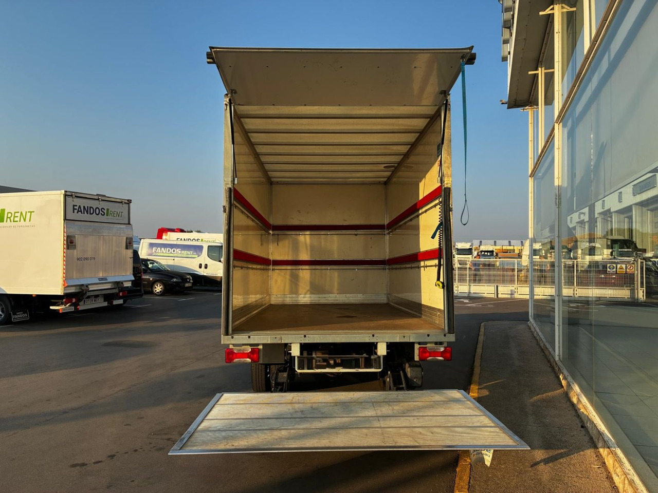 Caja cerrada IVECO 35C16 3.0 20m3 - Fourgon grand volume: photos 5 Caja cerrada IVECO 35C16 3.0 20m3 - Fourgon grand volume: photos 5