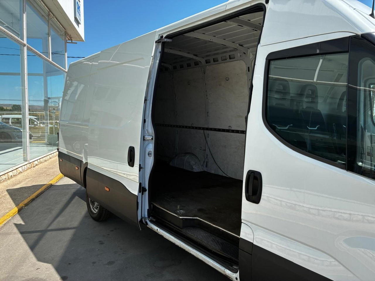 Furgón IVECO 35S14 16m3 - Fourgon utilitaire: photos 5 Furgón IVECO 35S14 16m3 - Fourgon utilitaire: photos 5