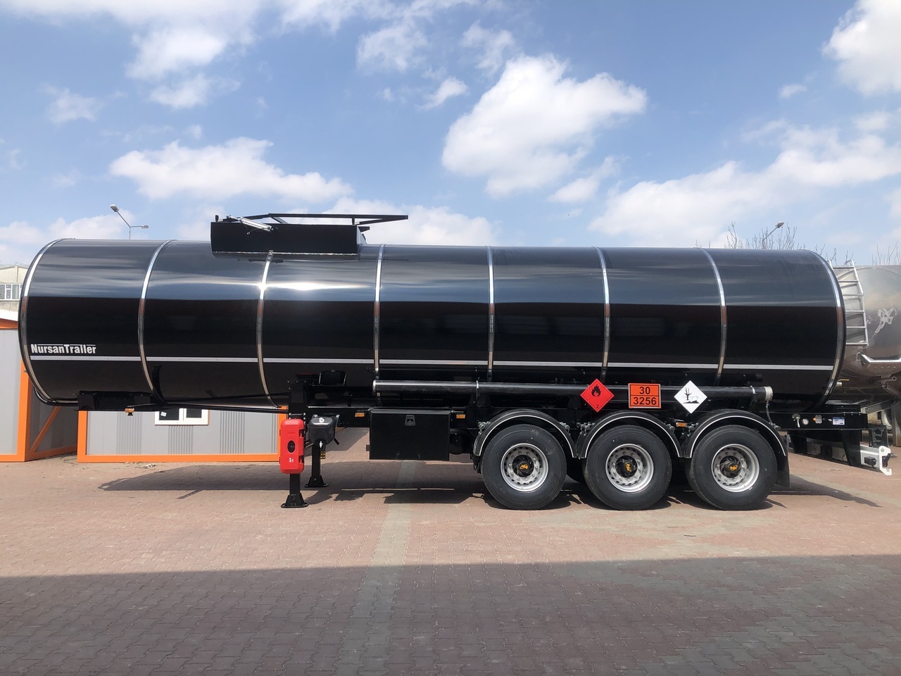 NURSAN ASPHALT INSULATED BITUMEN TANKER - Semi-remorque citerne: photos 1 NURSAN ASPHALT INSULATED BITUMEN TANKER - Semi-remorque citerne: photos 1