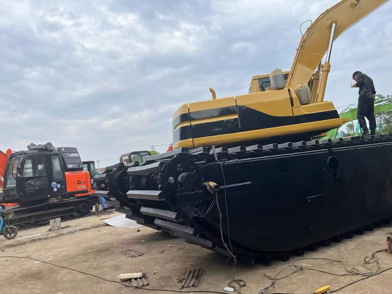 CAT 320 BL dredger 320 CL dredge - Excavatrice amphibie: photos 3 CAT 320 BL dredger 320 CL dredge - Excavatrice amphibie: photos 3