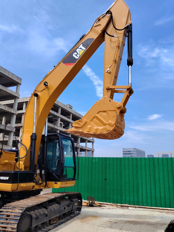 CAT 320D2 L WITH C7.1 ENGINE - Pelle sur chenille: photos 5 CAT 320D2 L WITH C7.1 ENGINE - Pelle sur chenille: photos 5