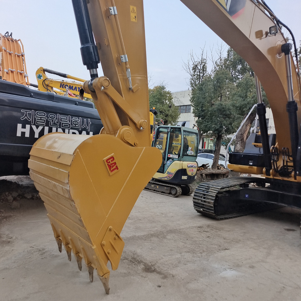 CAT 330D - Pelle sur chenille: photos 3 CAT 330D - Pelle sur chenille: photos 3