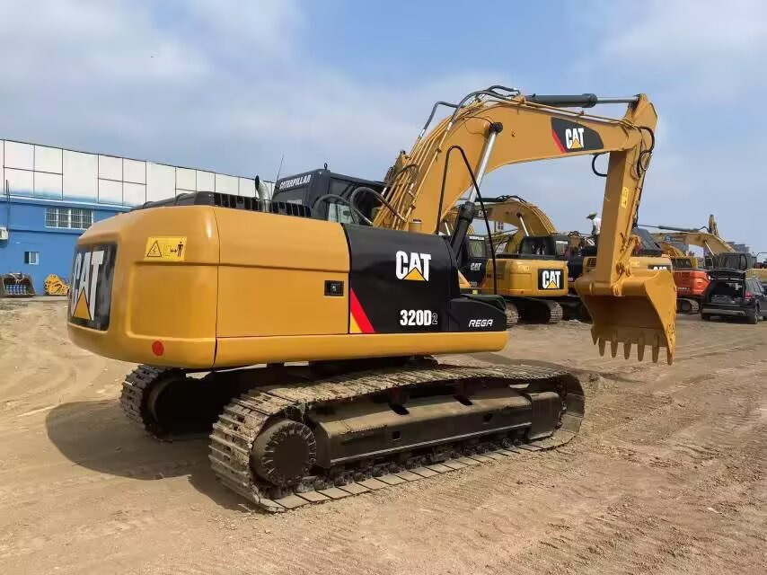 CATERPILLAR 320 D 2 L CAT 320D2 L - Pelle sur chenille: photos 1 CATERPILLAR 320 D 2 L CAT 320D2 L - Pelle sur chenille: photos 1