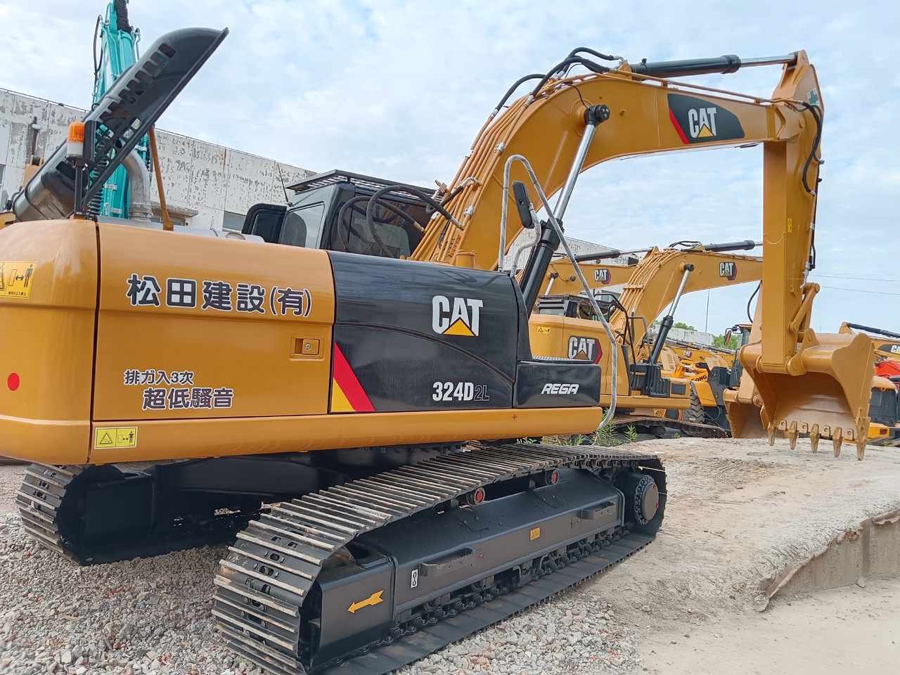 CATERPILLAR 324DL CAT 324 D2 L 330D2L 320D 323 - Pelle sur chenille: photos 1 CATERPILLAR 324DL CAT 324 D2 L 330D2L 320D 323 - Pelle sur chenille: photos 1