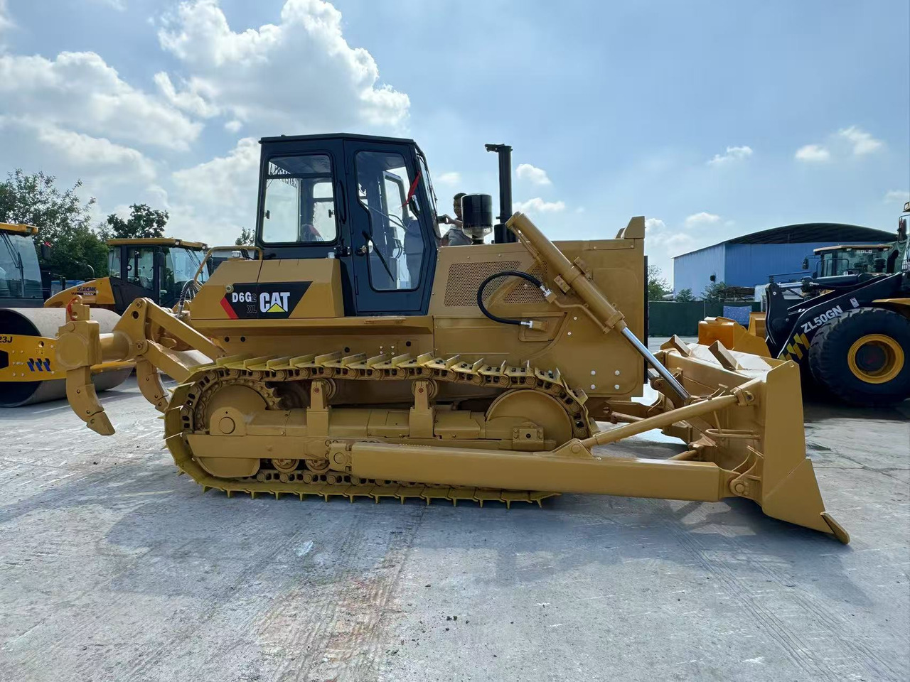 CATERPILLAR D6G CAT - Bulldozer: photos 2 CATERPILLAR D6G CAT - Bulldozer: photos 2