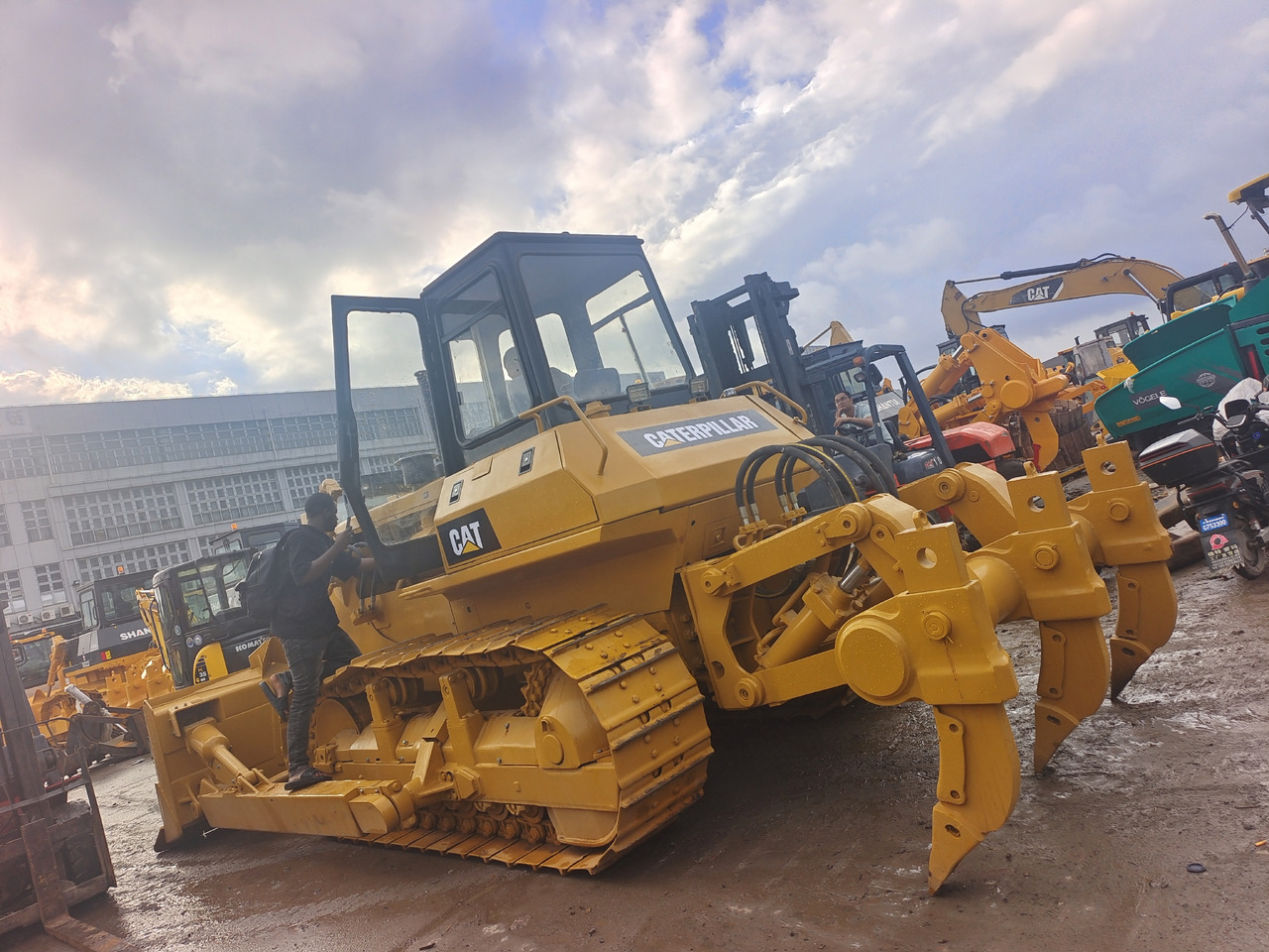 CATERPILLAR D7G CAT - Bulldozer: photos 3 CATERPILLAR D7G CAT - Bulldozer: photos 3