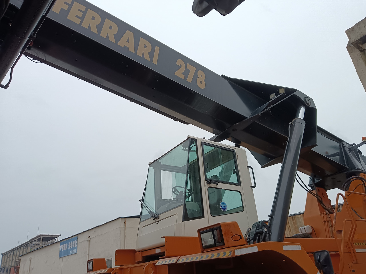 CVS FERRARRI 278 - Reach stacker: photos 5 CVS FERRARRI 278 - Reach stacker: photos 5