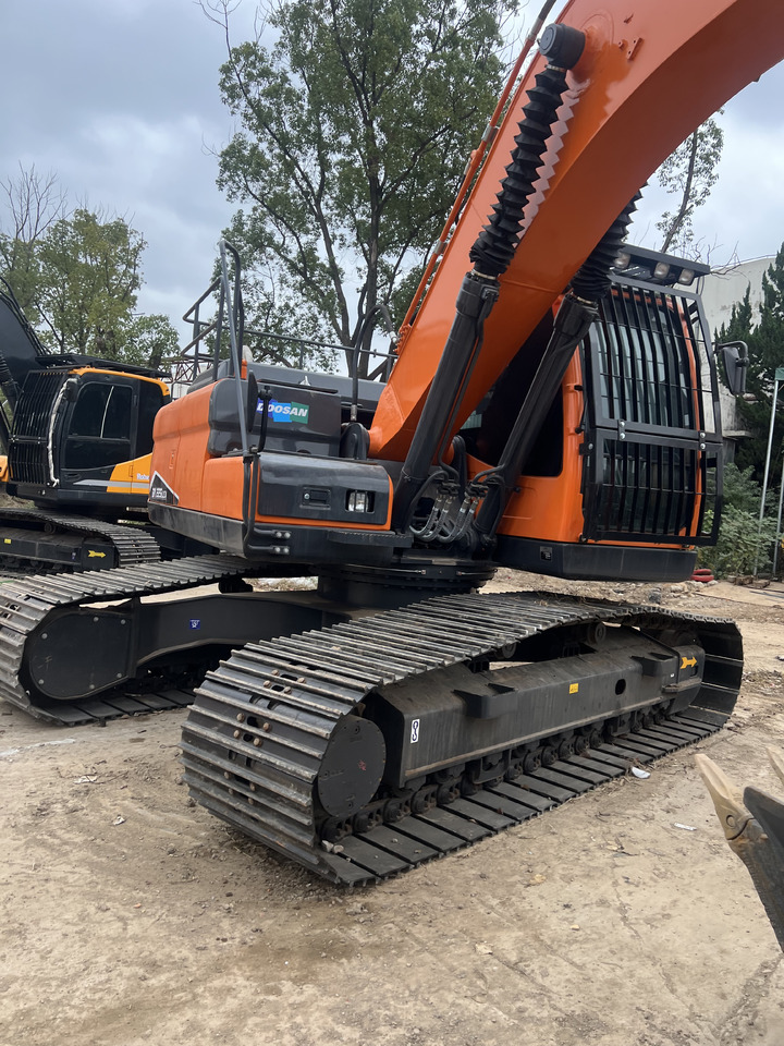 DEVELON DX225 - Pelle sur chenille: photos 3 DEVELON DX225 - Pelle sur chenille: photos 3