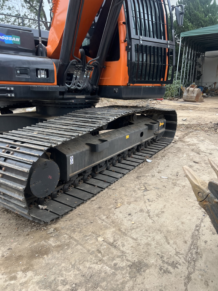 DEVELON DX225 - Pelle sur chenille: photos 4 DEVELON DX225 - Pelle sur chenille: photos 4