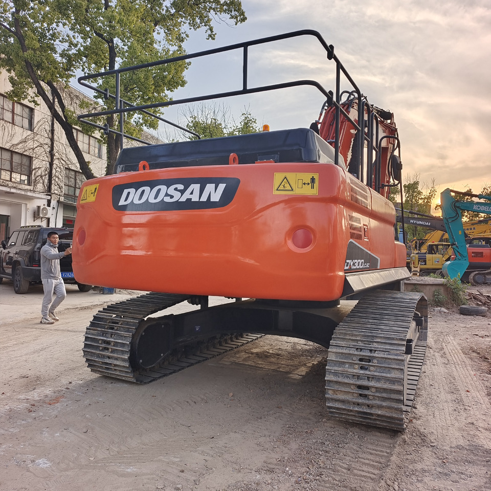DOOSAN DX300LC-9C DX300 LC - Pelle sur chenille: photos 4 DOOSAN DX300LC-9C DX300 LC - Pelle sur chenille: photos 4