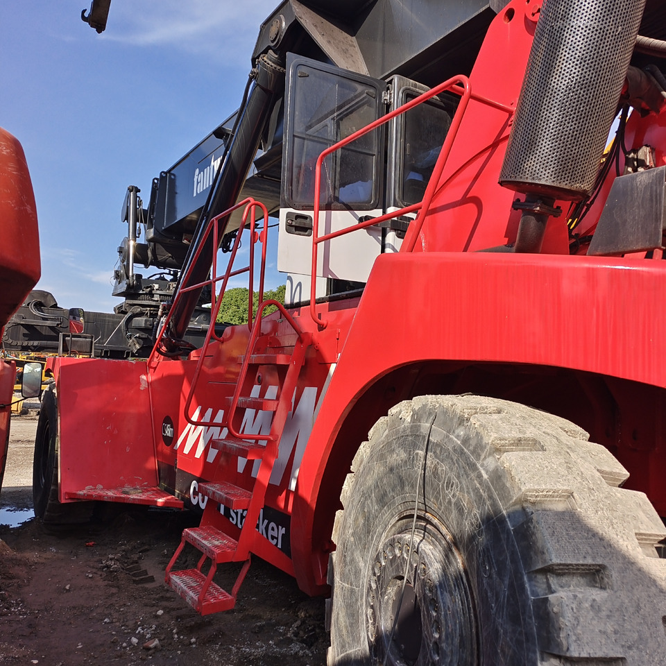 FANTUZZI CS45KMHD 45 TON - Reach stacker: photos 3 FANTUZZI CS45KMHD 45 TON - Reach stacker: photos 3