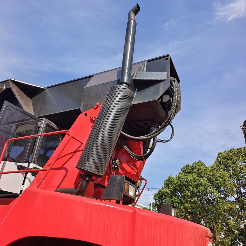 FANTUZZI CS45KMHD 45 TON - Reach stacker: photos 5 FANTUZZI CS45KMHD 45 TON - Reach stacker: photos 5