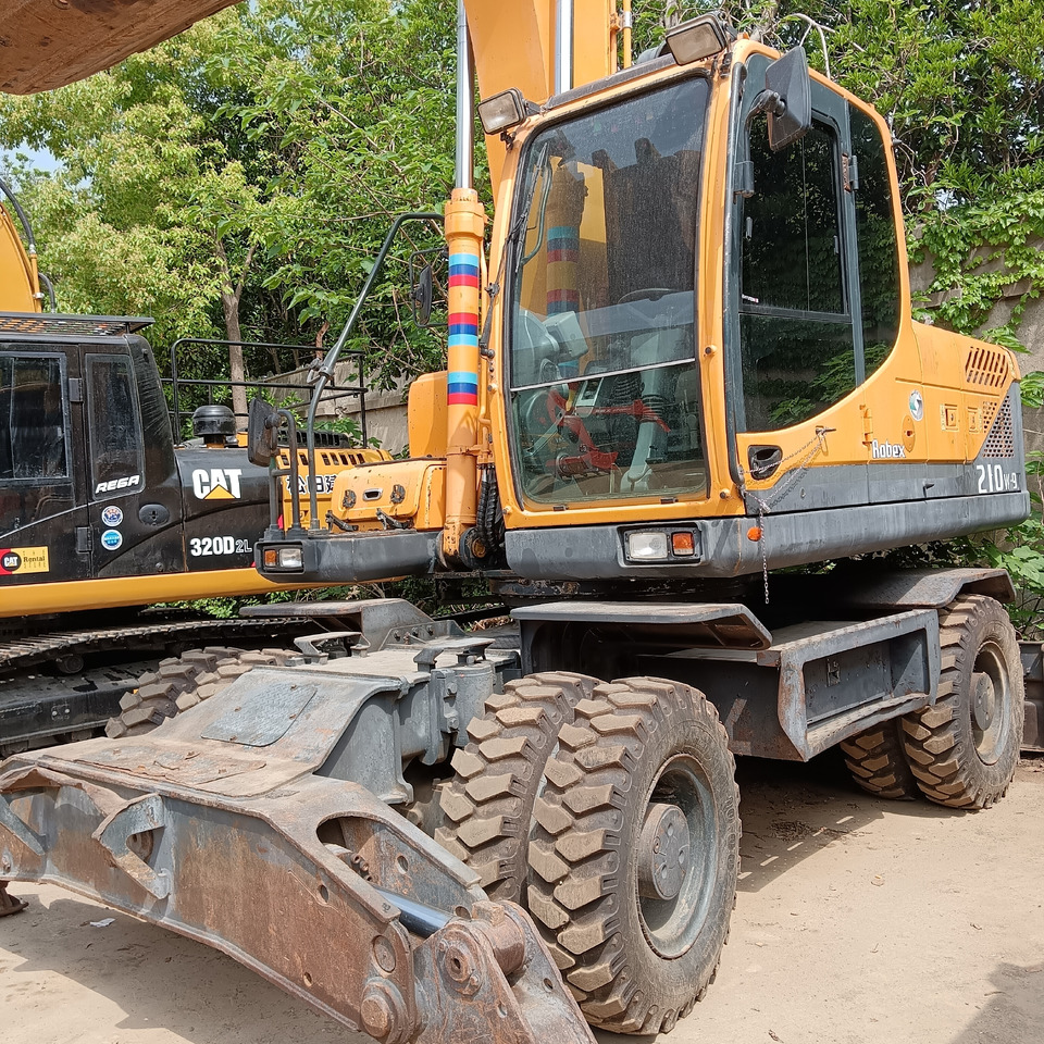HYUNDAI 210W-9 210W - 9 T 210W-9S - Pelle sur pneus: photos 1 HYUNDAI 210W-9 210W - 9 T 210W-9S - Pelle sur pneus: photos 1
