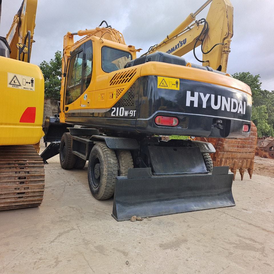 HYUNDAI 210W-9 - Pelle sur pneus: photos 5 HYUNDAI 210W-9 - Pelle sur pneus: photos 5
