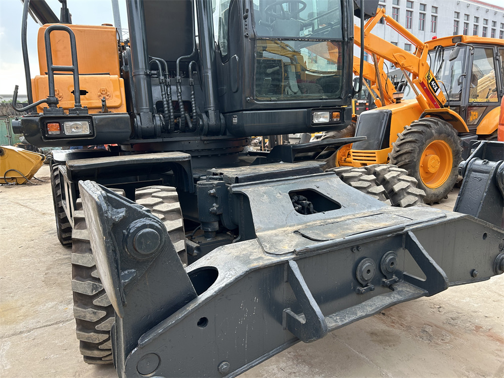 HYUNDAI 210W-9 T - Pelle sur pneus: photos 5 HYUNDAI 210W-9 T - Pelle sur pneus: photos 5