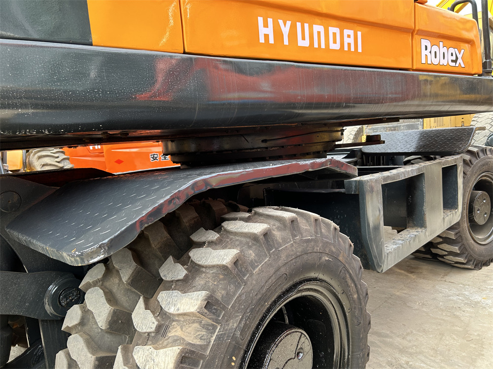 HYUNDAI R 210W-9 210W - 9S 9T - Pelle sur pneus: photos 4 HYUNDAI R 210W-9 210W - 9S 9T - Pelle sur pneus: photos 4