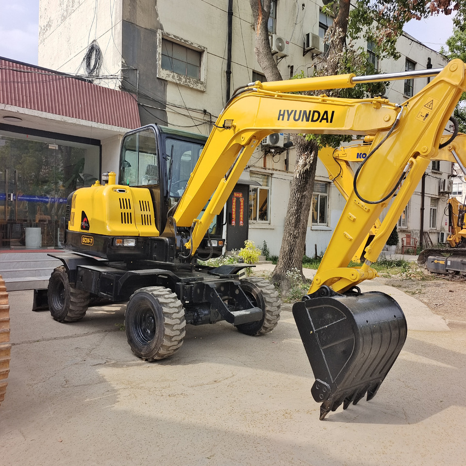 HYUNDAI R60W-7 - Pelle sur pneus: photos 2 HYUNDAI R60W-7 - Pelle sur pneus: photos 2