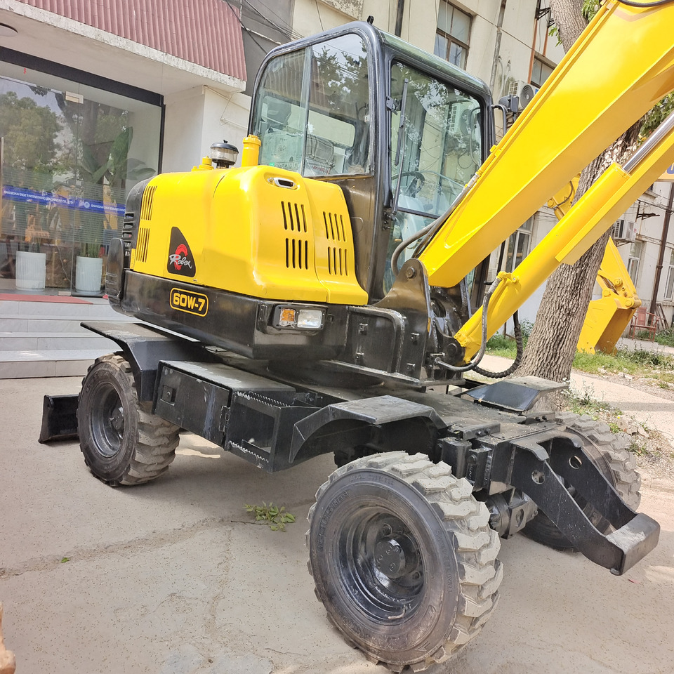 HYUNDAI R60W-7 - Pelle sur pneus: photos 4 HYUNDAI R60W-7 - Pelle sur pneus: photos 4