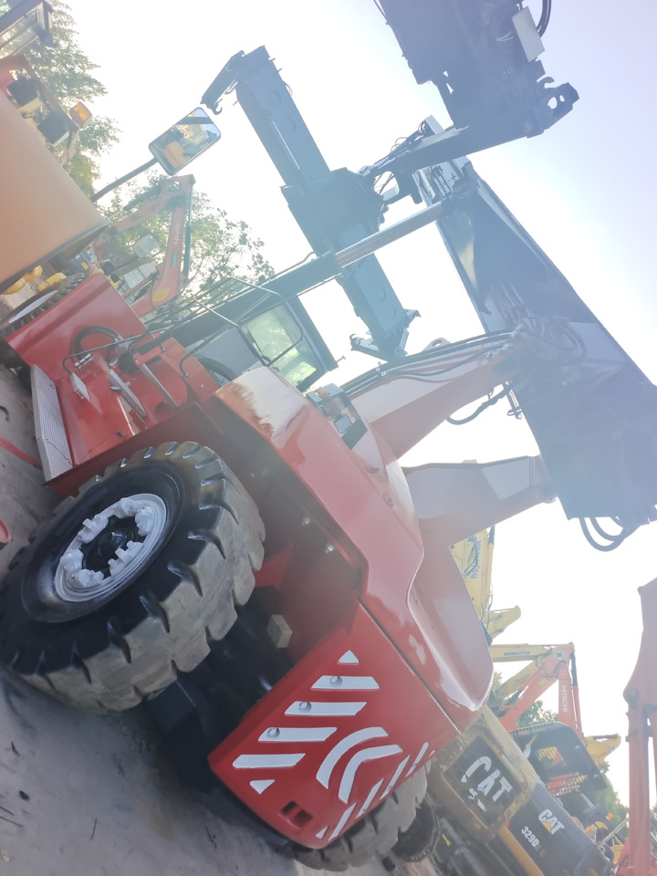 KALMAR DRF 450 45 TON REACH STACKER - Reach stacker: photos 5 KALMAR DRF 450 45 TON REACH STACKER - Reach stacker: photos 5