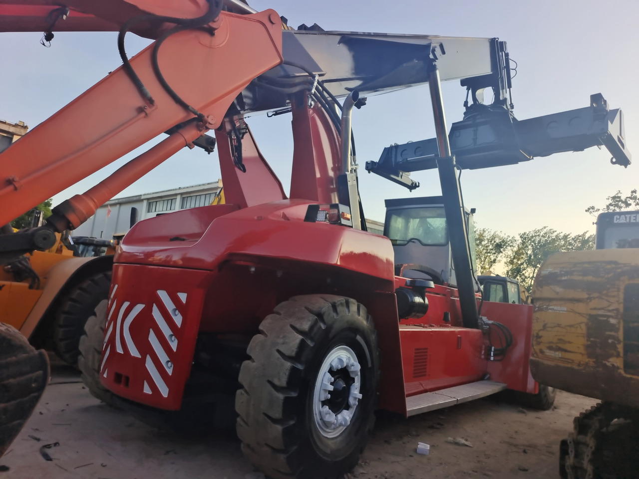 KALMAR DRF 450 45 TON REACH STACKER - Reach stacker: photos 3 KALMAR DRF 450 45 TON REACH STACKER - Reach stacker: photos 3