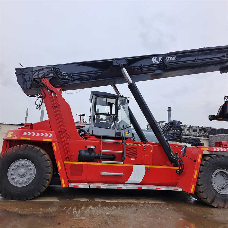 KALMAR DRF 450 - Reach stacker: photos 1 KALMAR DRF 450 - Reach stacker: photos 1