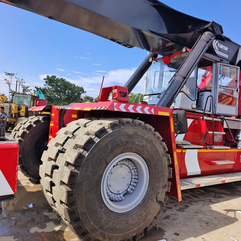 KALMAR DRF450 DRT DRU 45 TON - Reach stacker: photos 5 KALMAR DRF450 DRT DRU 45 TON - Reach stacker: photos 5