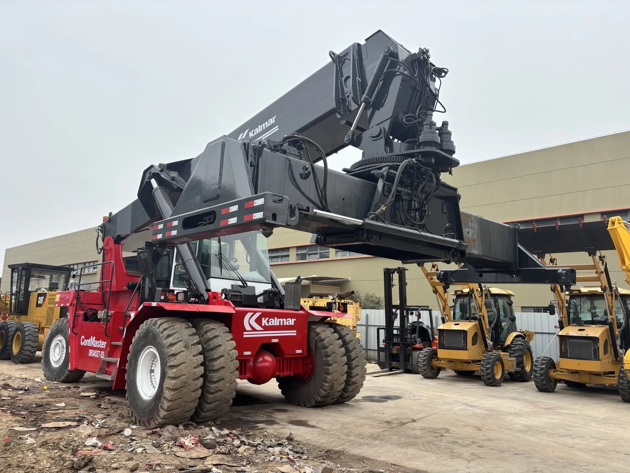 KALMAR DRS4527-S5 - Reach stacker: photos 1 KALMAR DRS4527-S5 - Reach stacker: photos 1