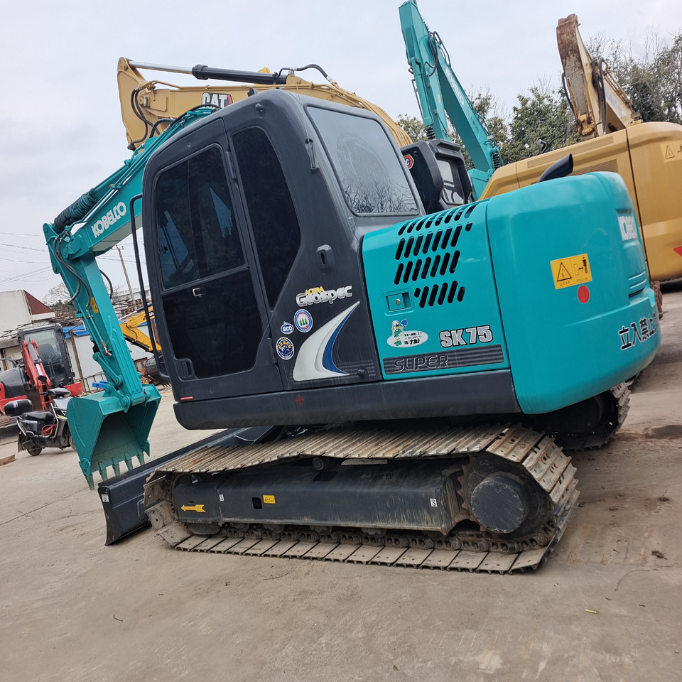 KOBELCO SK75 - Pelle sur chenille: photos 1 KOBELCO SK75 - Pelle sur chenille: photos 1