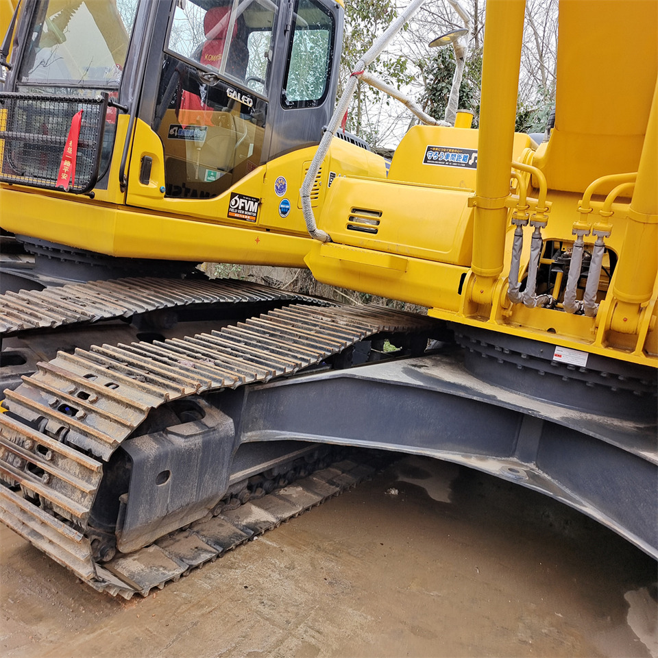KOMATSU PC 210LC - 8 - Pelle sur chenille: photos 3 KOMATSU PC 210LC - 8 - Pelle sur chenille: photos 3
