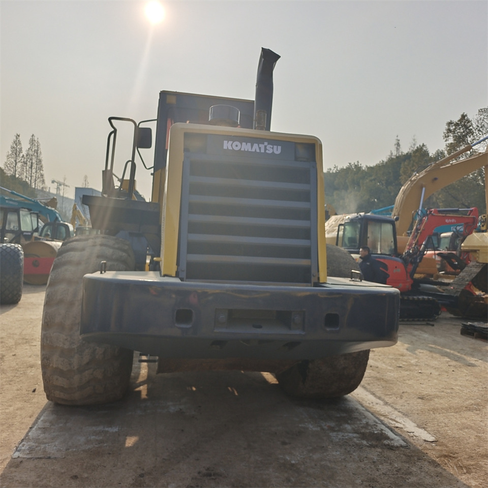 KOMATSU WA470 - Chargeuse sur pneus: photos 3 KOMATSU WA470 - Chargeuse sur pneus: photos 3