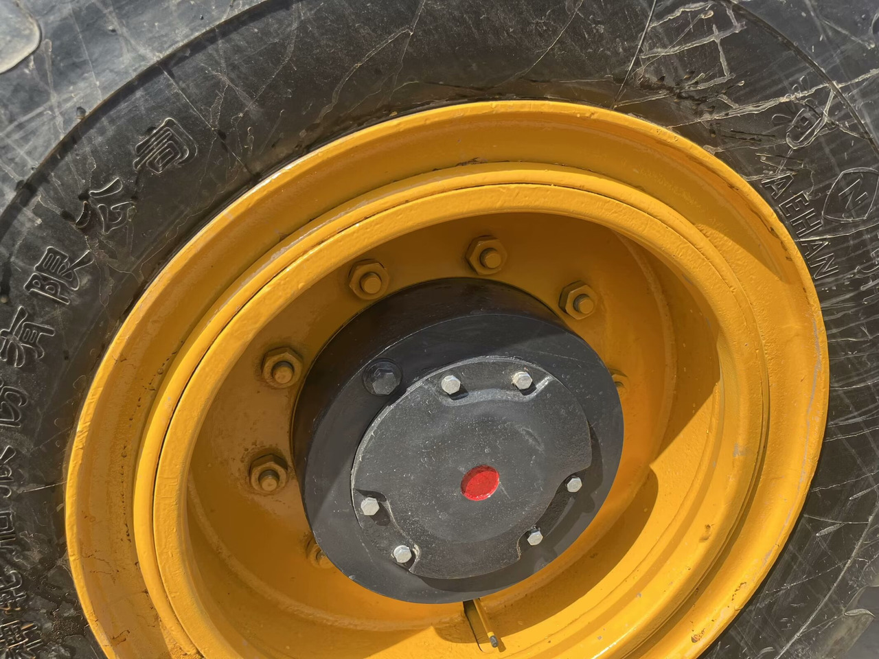 LIUGONG 835 - Chargeuse sur pneus: photos 3 LIUGONG 835 - Chargeuse sur pneus: photos 3