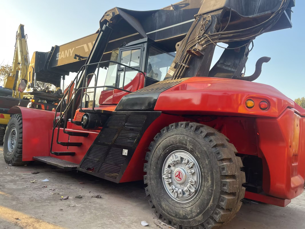 SANY SRSC45C30 - Reach stacker: photos 4 SANY SRSC45C30 - Reach stacker: photos 4