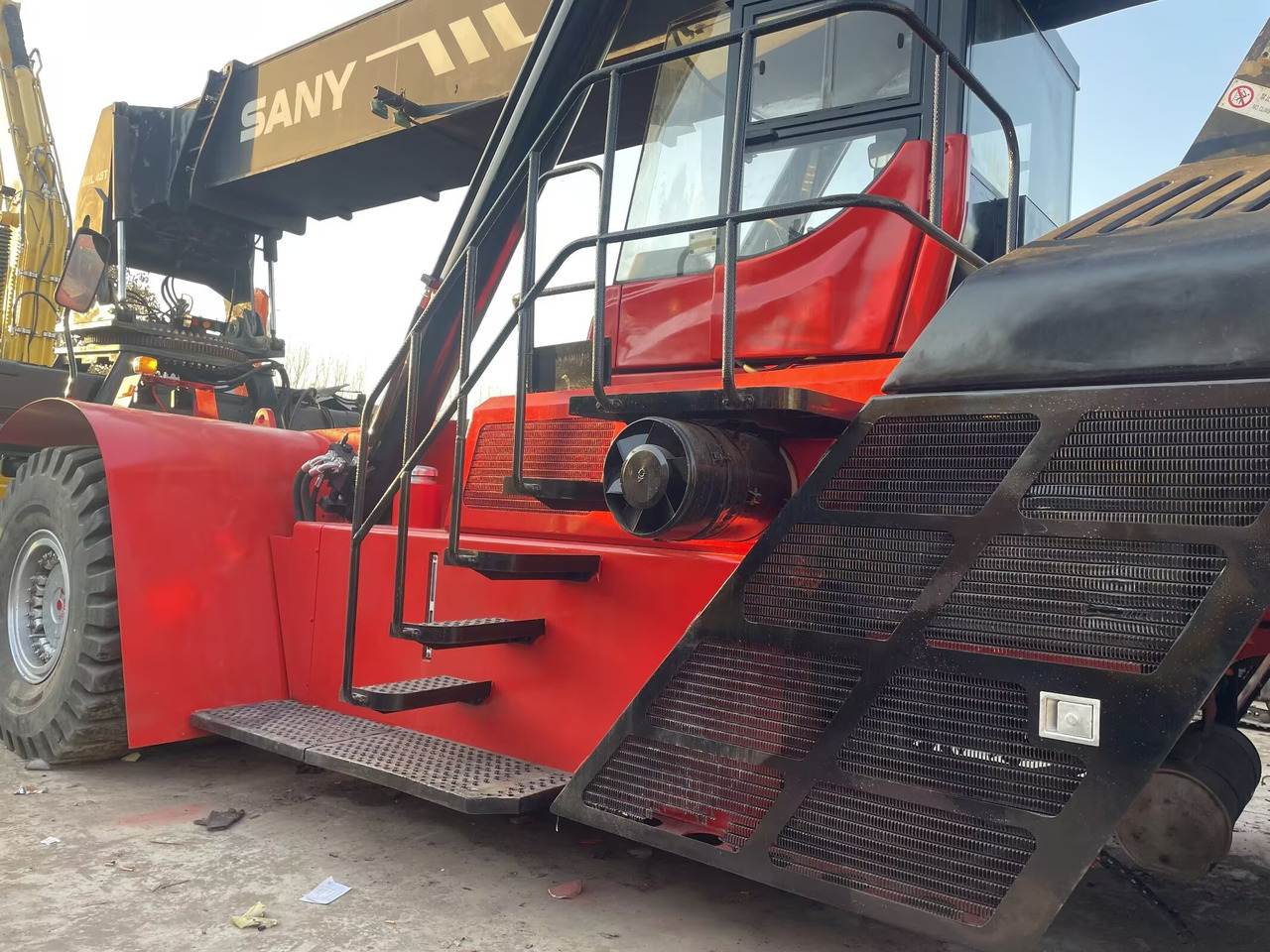 SANY SRSC45C30 - Reach stacker: photos 4 SANY SRSC45C30 - Reach stacker: photos 4