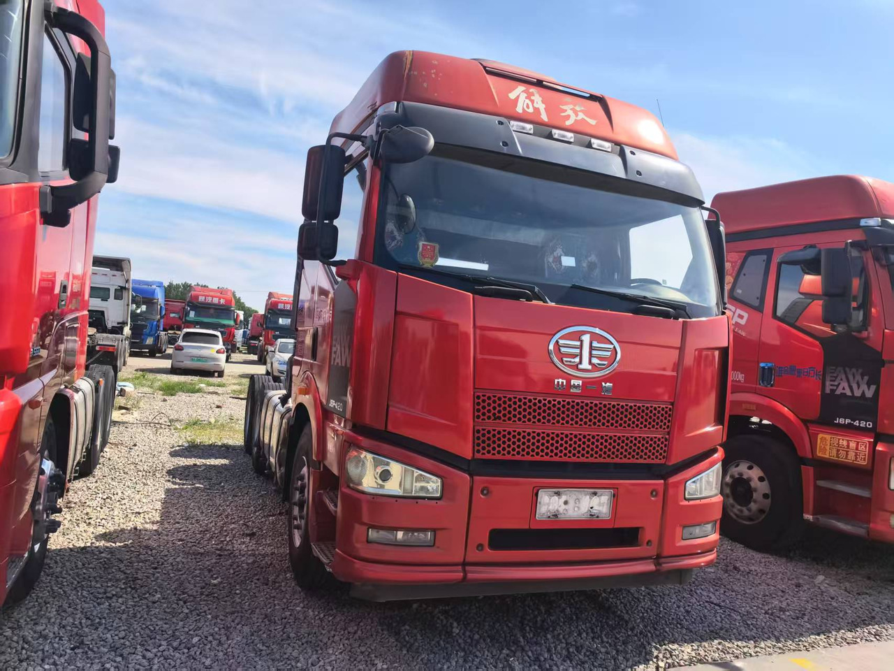 FAW JIEFANG 6*4 8*4 TRACTOR HEAD - Tracteur routier: photos 2 FAW JIEFANG 6*4 8*4 TRACTOR HEAD - Tracteur routier: photos 2