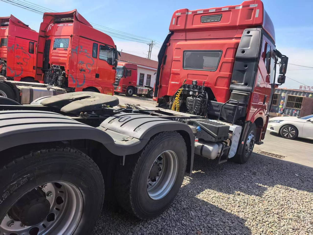 FAW JIEFANG 6*4 8*4 TRACTOR HEAD - Tracteur routier: photos 3 FAW JIEFANG 6*4 8*4 TRACTOR HEAD - Tracteur routier: photos 3