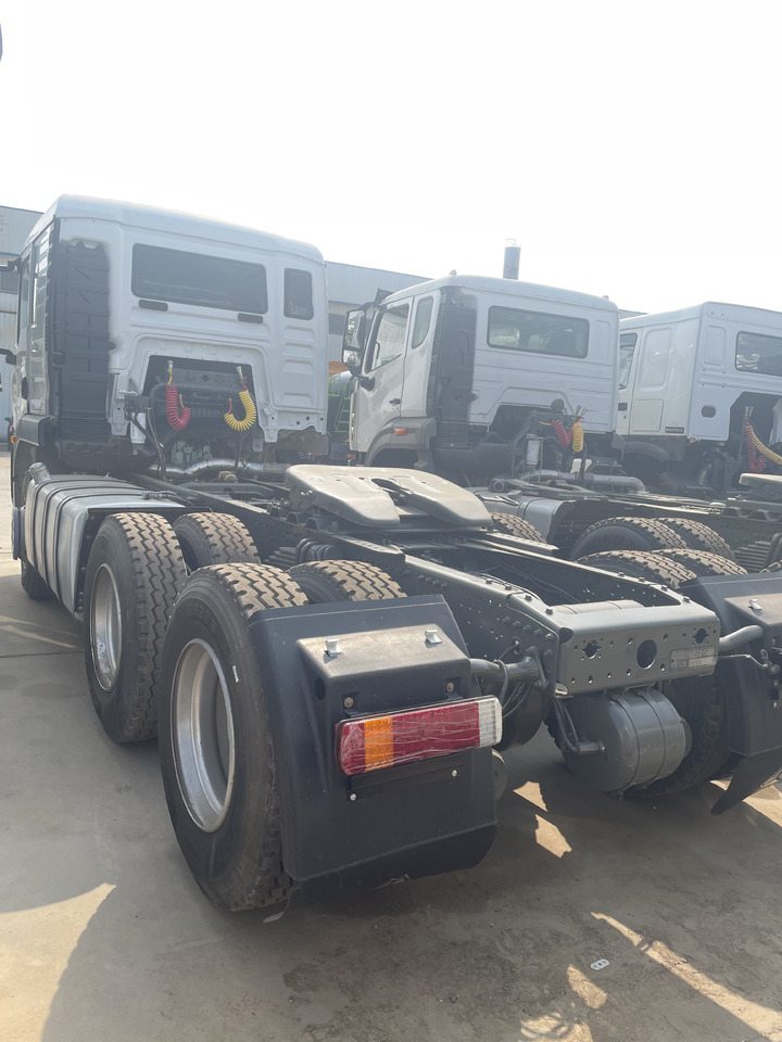 SINOTRUK HOWO 420HP TRACTOR HEAD - Tracteur routier: photos 5 SINOTRUK HOWO 420HP TRACTOR HEAD - Tracteur routier: photos 5